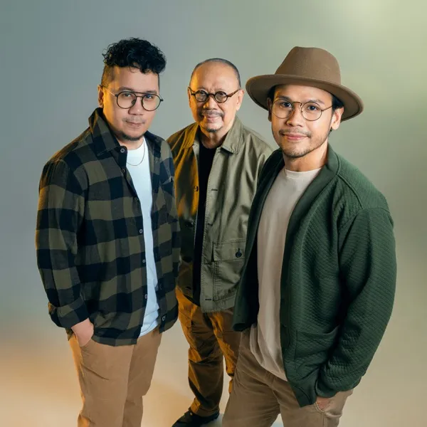 Cover album lagu Elegi Esok Pagi murni